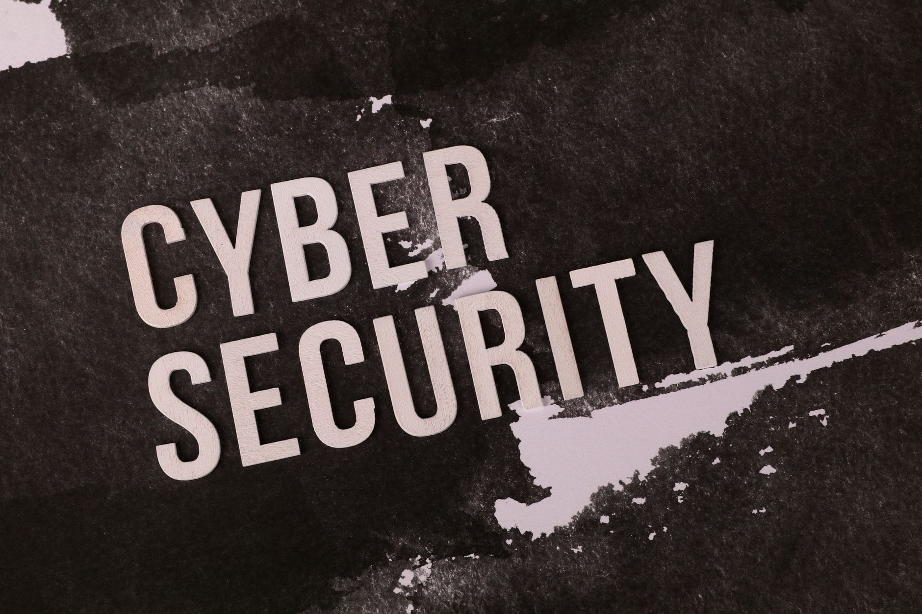 Abstrakcyjna grafika cyberbezpieczeństwa na ciemnym, postarzanym tle